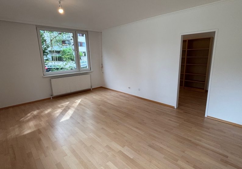 Wohnzimmer zu Arbeitszimmer