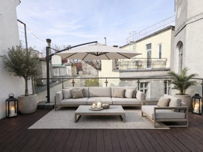 Terrasse mit Loungemöbel u. Schirm