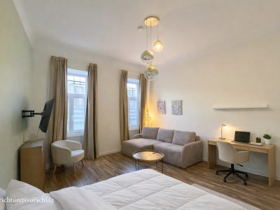 Zimmer mit Schreibtisch